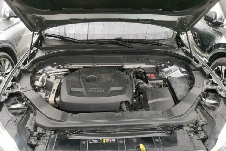 Used Volvo XC60 2019 T5 4x4 Zhiyuan Edition China VI Standard Engine Bay
