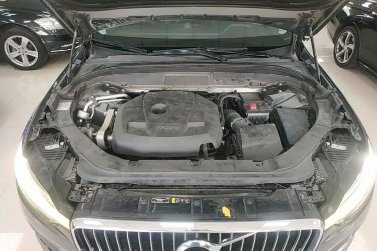 Used Volvo XC60 2019 T5 4x4 Zhiya Luxury Edition China VI Standard Engine Bay