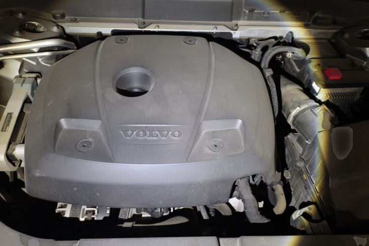 Used Volvo XC60 2019 T5 4x4 Smart Edition China V Standard Engine Bay