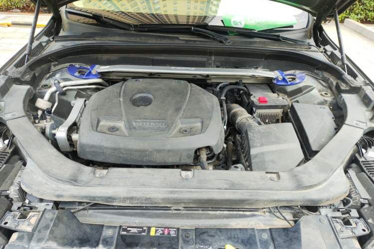 Used Volvo XC60 2019 T5 4x4 Smart Edition China V Standard Engine Bay
