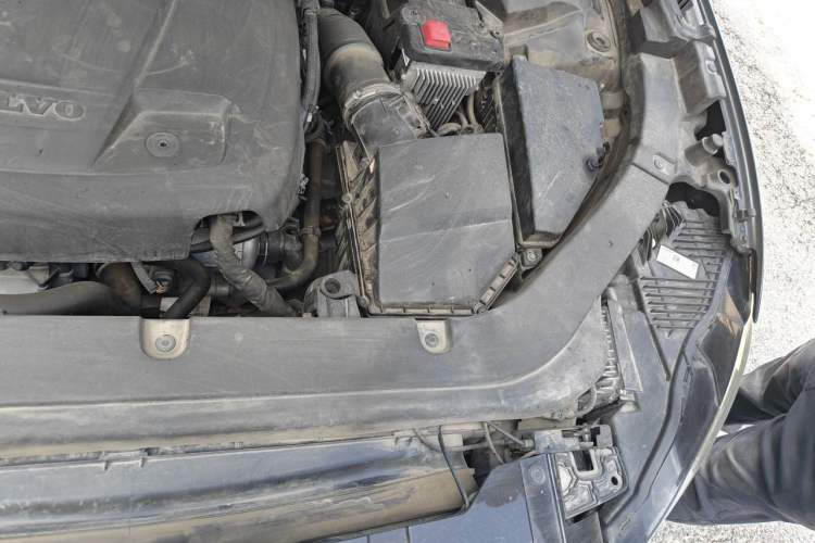 Used Volvo XC60 2019 T5 4x4 Zhiyuan Edition China VI Standard Engine Bay Left