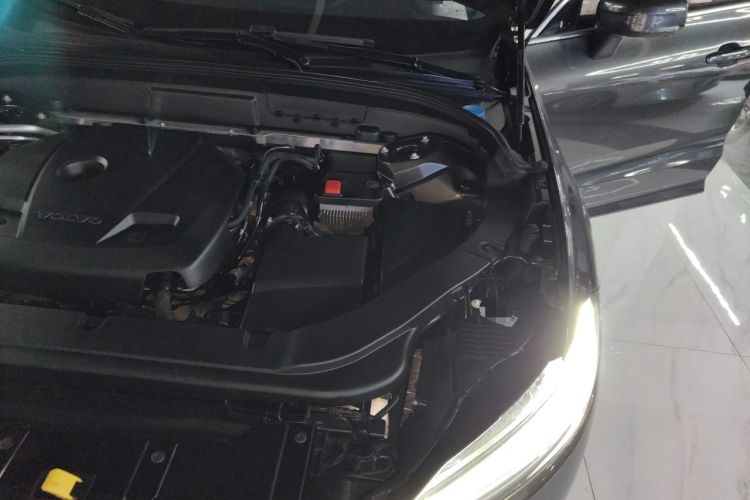 Used Volvo XC60 2019 T5 4x4 Smart Edition China V Standard Engine Bay Left