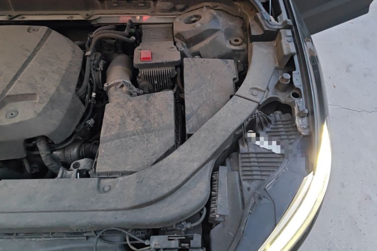 Used Volvo XC60 2019 T5 4x4 Smart Edition China VI Standard Engine Bay Left