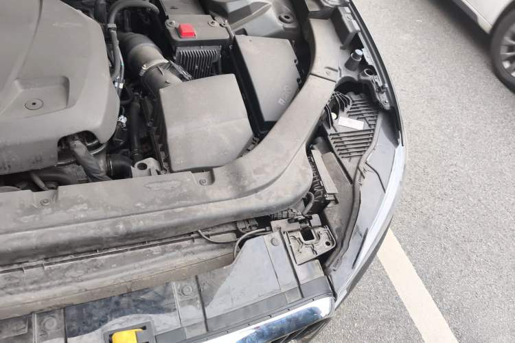 Used Volvo XC60 2019 T5 4x4 Smart Edition China V Standard Engine Bay Left