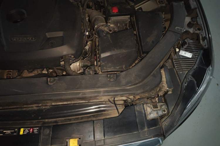 Used Volvo XC60 2019 T5 4x4 Smart Edition China V Standard Engine Bay Left