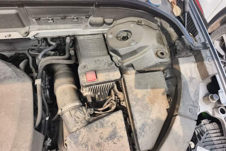 Used Volvo XC60 2019 T5 4x4 Smart Edition China VI Standard Engine Bay Left