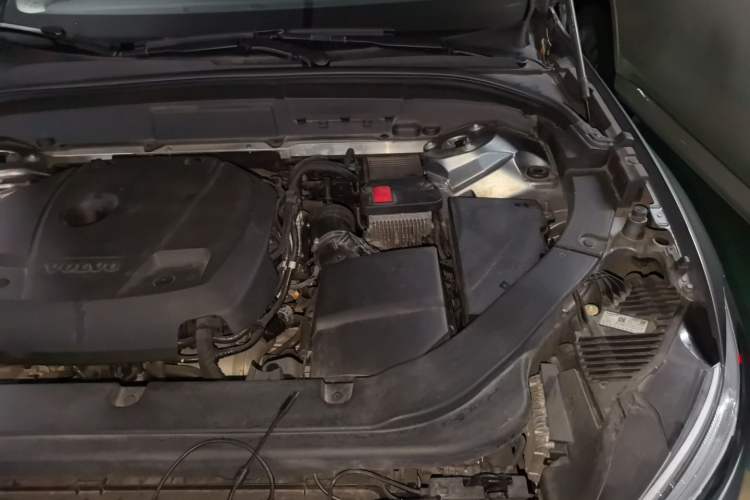 Used Volvo XC60 2019 T5 4x4 Zhiya Luxury Edition China V Standard Engine Bay Left