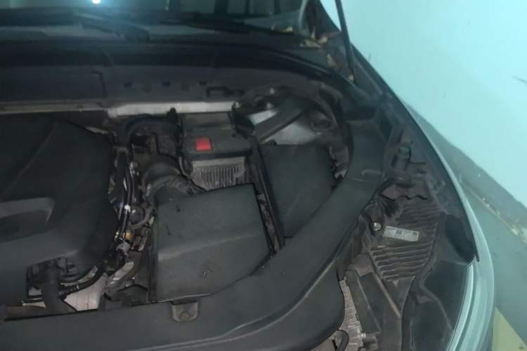 Used Volvo XC60 2019 T5 4x4 Smart Edition China V Standard Engine Bay Left