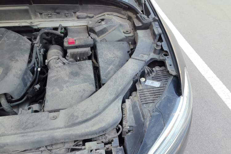 Used Volvo XC60 2019 T5 4x4 Zhiyuan Edition China VI Standard Engine Bay Left
