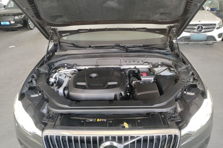 Used Volvo XC60 2019 T5 4x4 Smart Edition China VI Standard Engine Bay