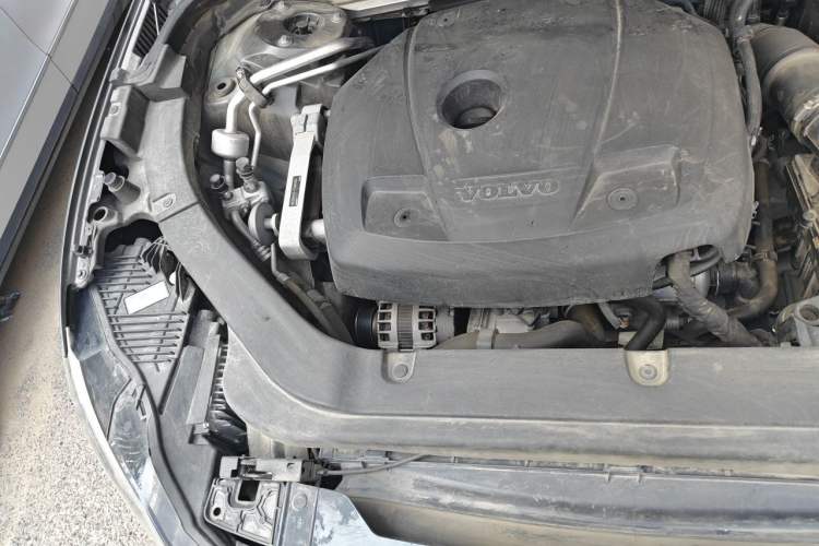 Used Volvo XC60 2019 T5 4x4 Zhiyuan Edition China VI Standard Engine Bay Right