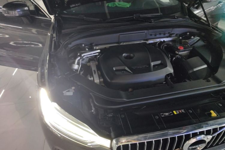 Used Volvo XC60 2019 T5 4x4 Smart Edition China V Standard Engine Bay Right