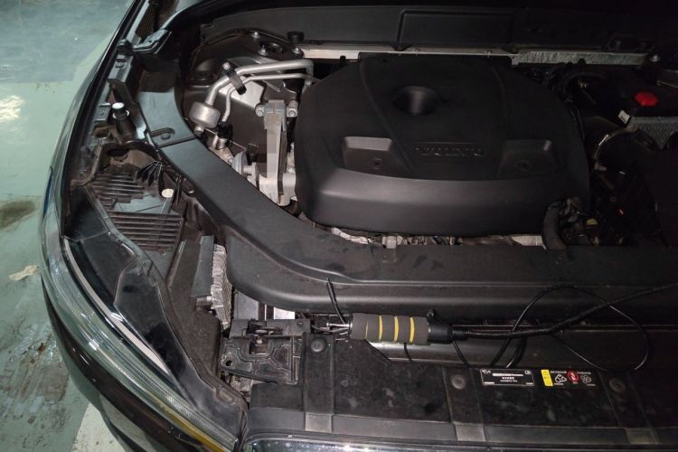 Used Volvo XC60 2019 T5 4x4 Smart Edition China VI Standard Engine Bay Right