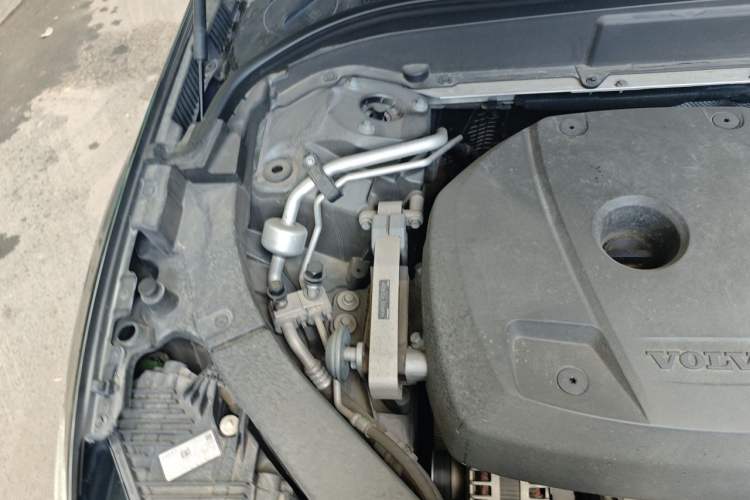Used Volvo XC60 2019 T5 4x4 Zhiya Luxury Edition China V Standard Engine Bay Right