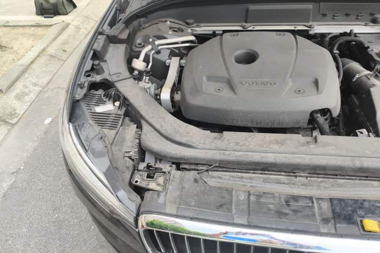 Used Volvo XC60 2019 T5 4x4 Smart Edition China V Standard Engine Bay Right
