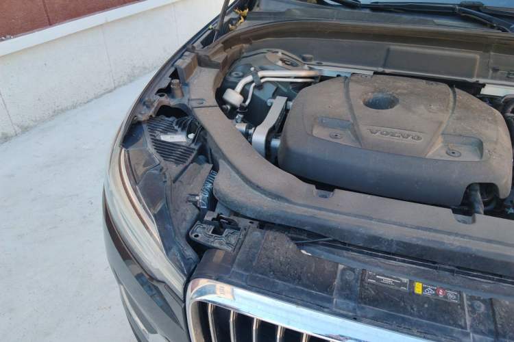 Used Volvo XC60 2019 T5 4x4 Zhiya Luxury Edition China VI Standard Engine Bay Right