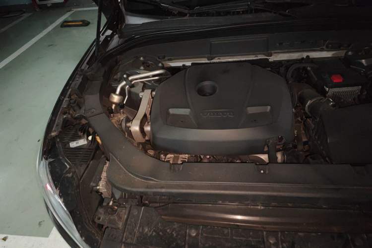 Used Volvo XC60 2019 T5 4x4 Smart Edition China V Standard Engine Bay Right