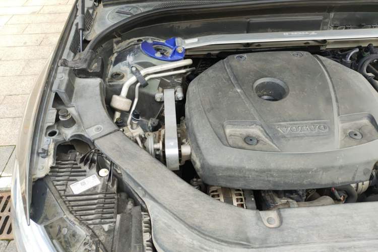 Used Volvo XC60 2019 T5 4x4 Smart Edition China V Standard Engine Bay Right