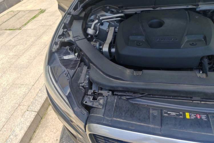 Used Volvo XC60 2019 T5 4x4 Zhiyuan Sport Edition China V Standard Engine Bay Right