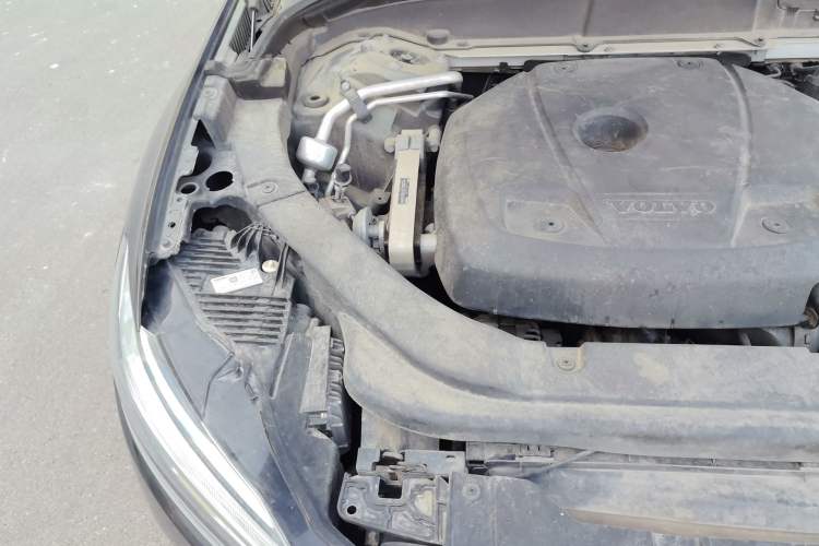 Used Volvo XC60 2019 T5 4x4 Zhiyuan Edition China VI Standard Engine Bay Right
