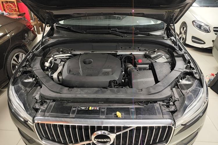 Used Volvo XC60 2019 T5 4x4 Smart Edition China VI Standard Engine Bay