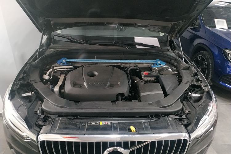 Used Volvo XC60 2019 T5 4x4 Zhiyuan Edition China VI Standard Engine Bay
