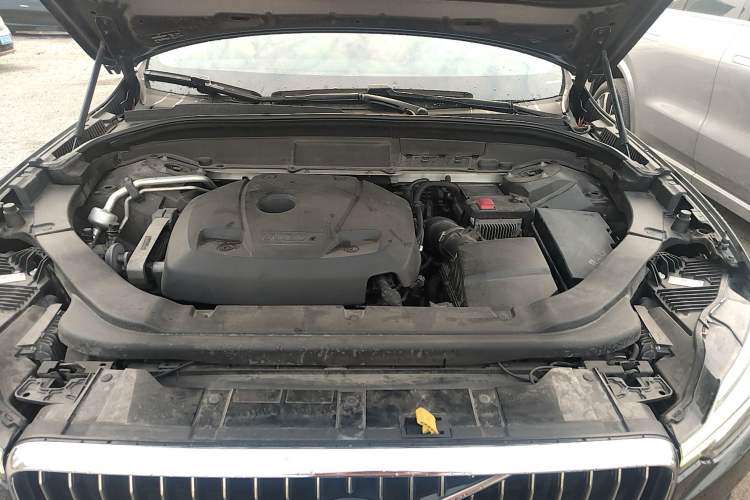 Used Volvo XC60 2019 T5 4x4 Smart Edition China V Standard Engine Bay