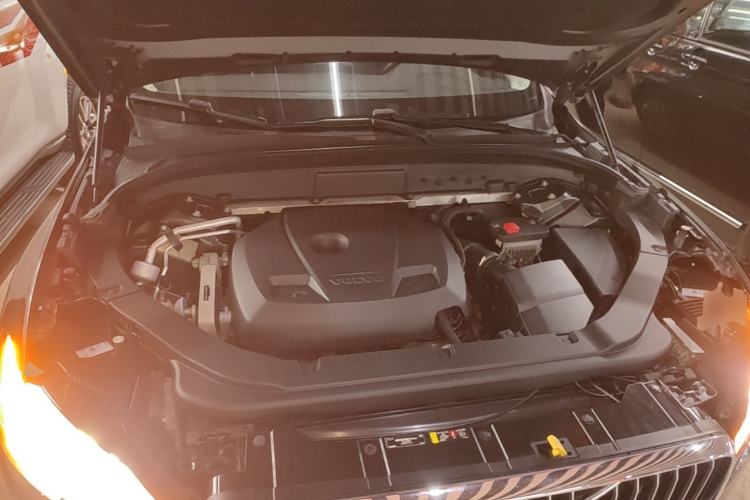 Used Volvo XC60 2019 T5 4x4 Smart Edition China VI Standard Engine Bay