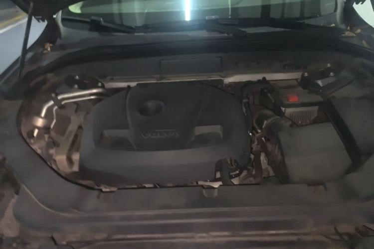 Used Volvo XC60 2019 T5 4x4 Smart Edition China V Standard Engine Bay