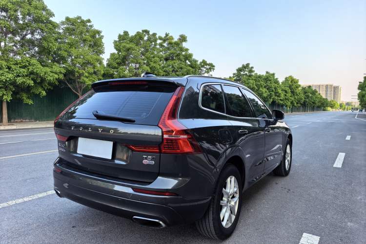 Used Volvo XC60 2019 T5 4x4 Smart Edition China VI Standard Exterior 3