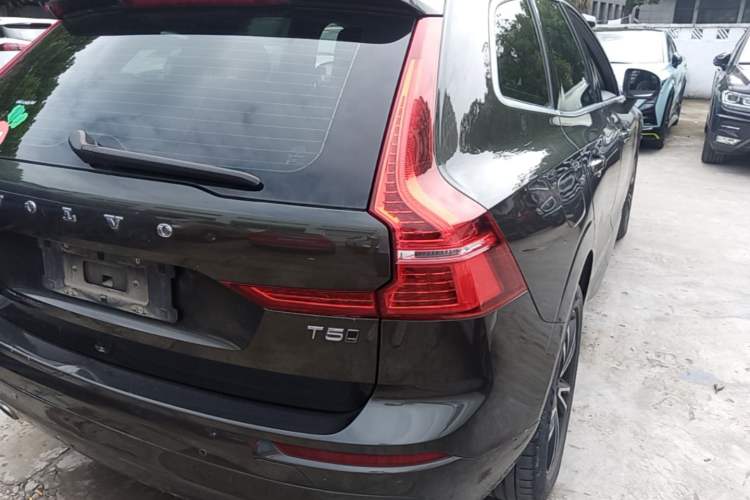 Used Volvo XC60 2019 T5 4x4 Smart Edition China V Standard Exterior 3
