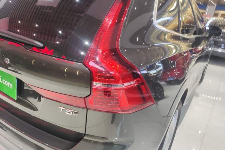 Used Volvo XC60 2019 T5 4x4 Smart Edition China VI Standard Exterior 3