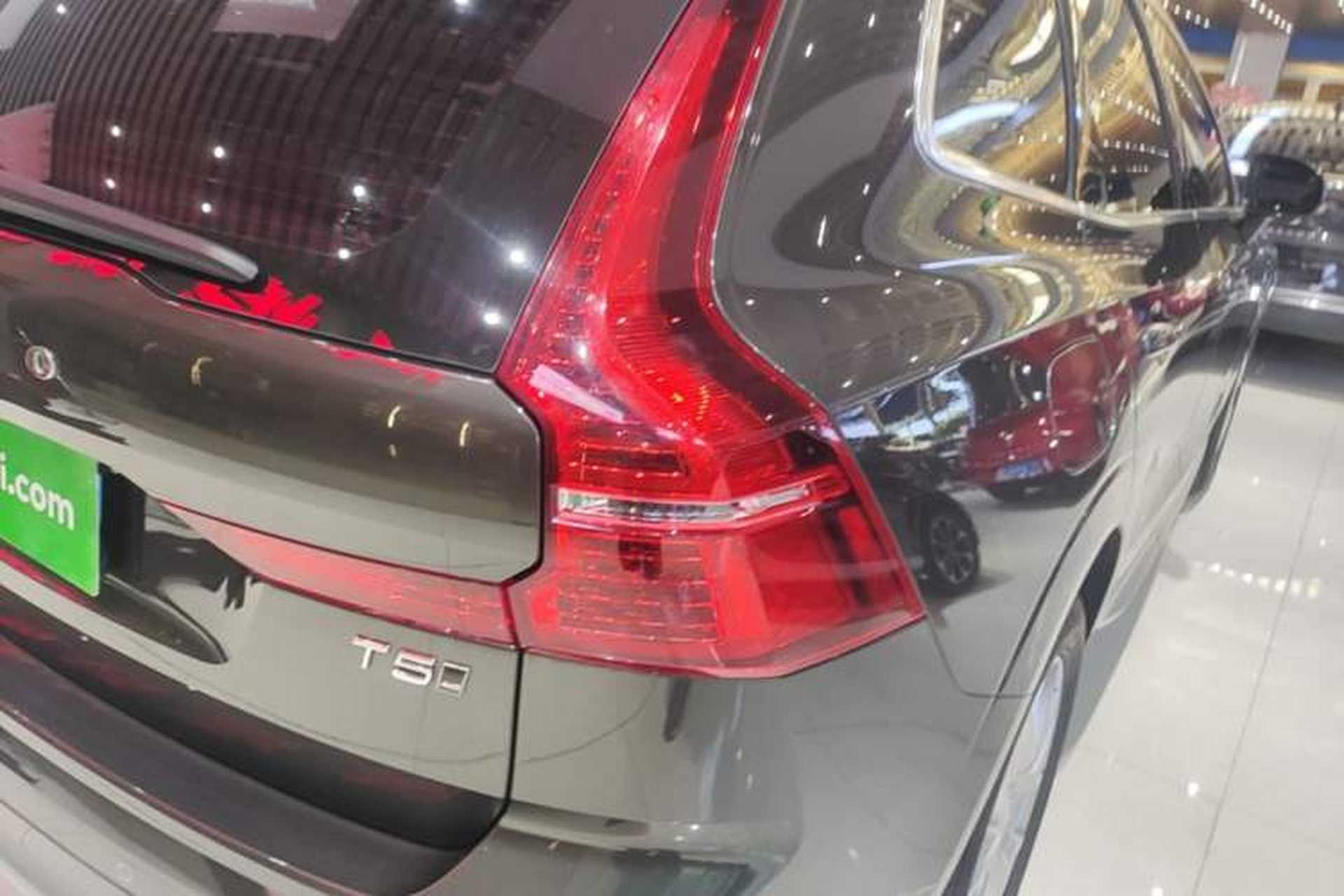 Used Volvo XC60 2019 T5 4x4 Smart Edition China VI Standard Exterior 3