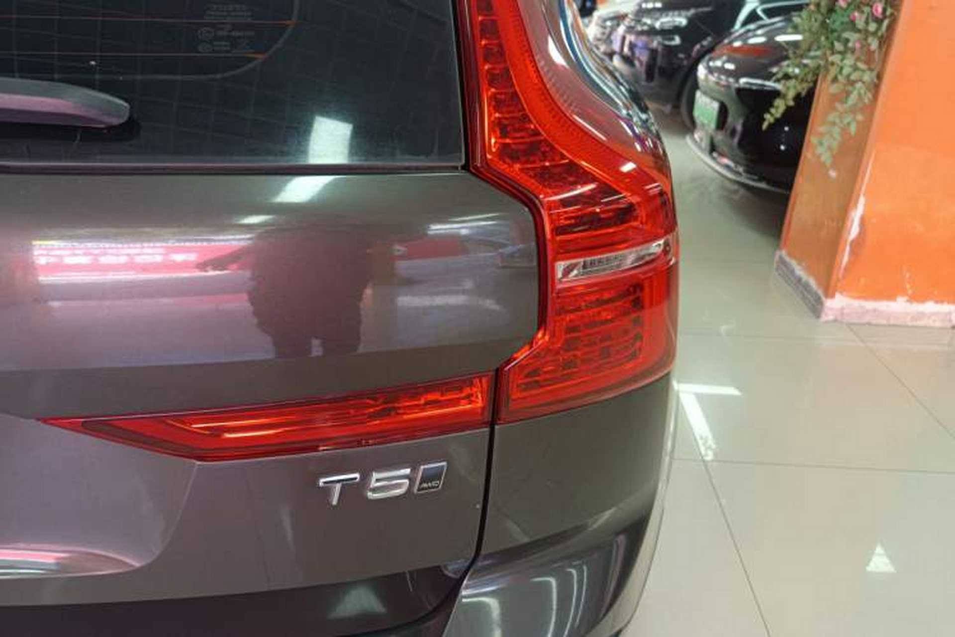 Used Volvo XC60 2019 T5 4x4 Smart Edition China VI Standard Exterior 3