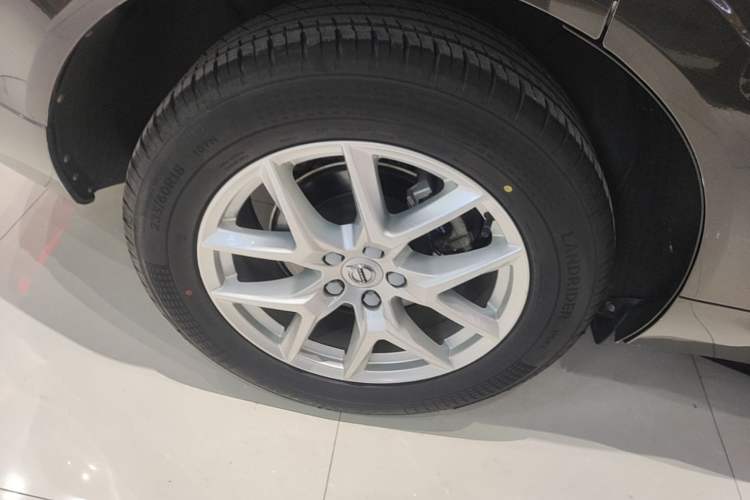Used Volvo XC60 2019 T5 4x4 Smart Edition China VI Standard Exterior 5
