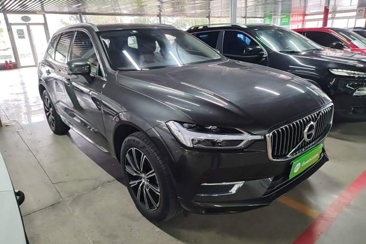 Used Volvo XC60 2019 T5 4x4 Zhiya Luxury Edition China VI Standard Front Right 45 Deg