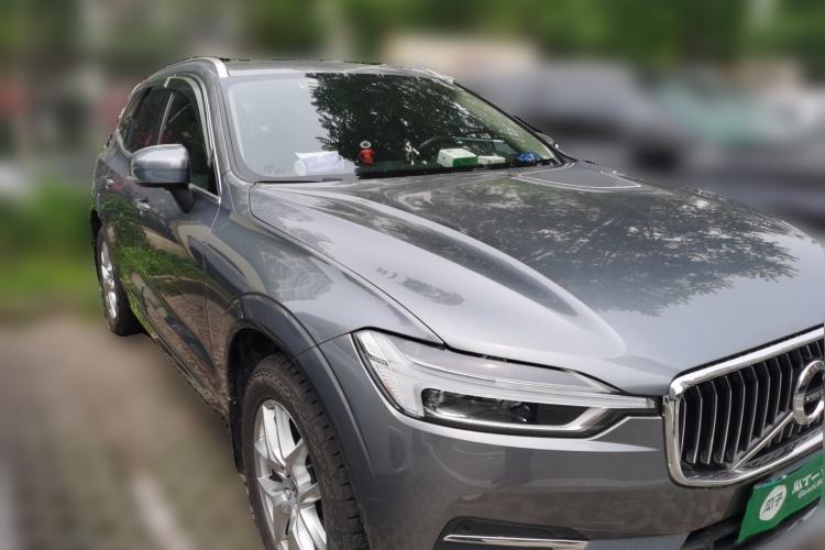 Used Volvo XC60  Front Right 45 Deg