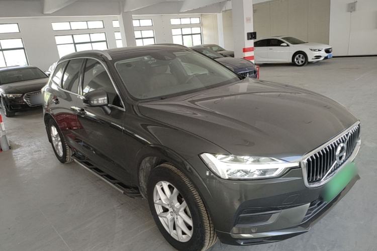 Used Volvo XC60 2019 T5 4x4 Smart Edition China VI Standard Front Right 45 Deg