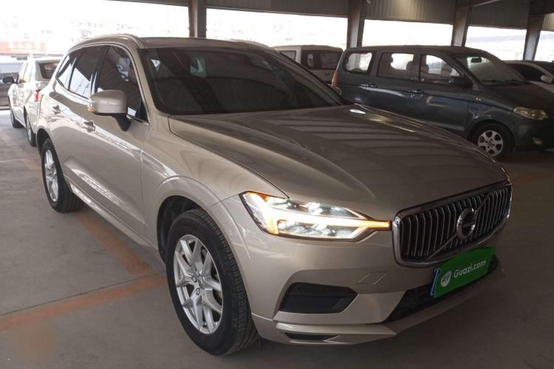 Used Volvo XC60 2019 T5 4x4 Smart Edition China VI Standard Front Right 45 Deg