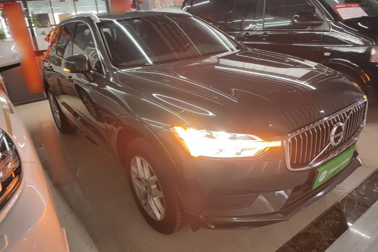 Used Volvo XC60 2019 T5 4x4 Smart Edition China VI Standard Front Right 45 Deg