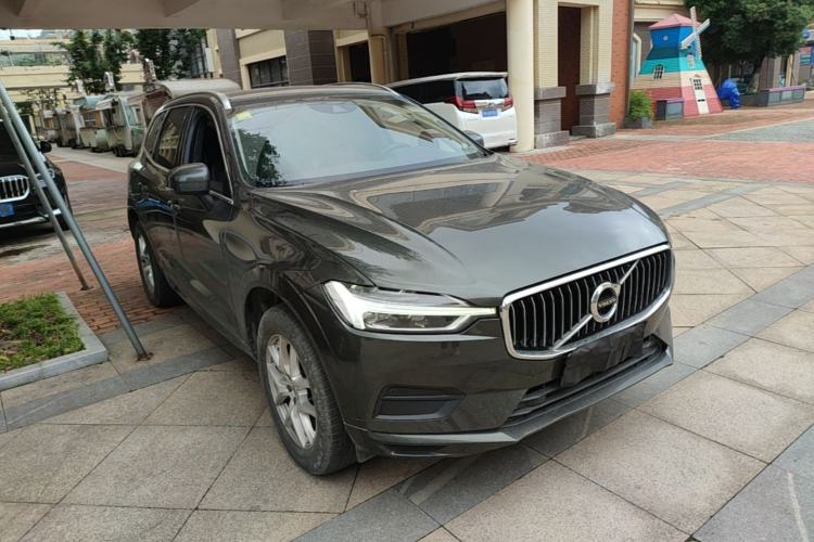 Used Volvo XC60 2019 T5 4x4 Smart Edition China V Standard Front Right 45 Deg