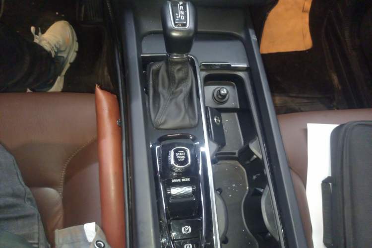 Used Volvo XC60 2019 T5 4x4 Zhiyuan Edition China VI Standard Gear Lever