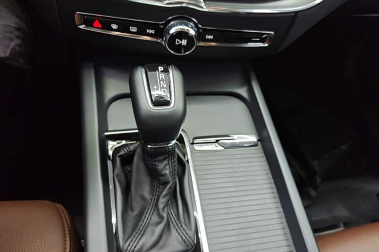Used Volvo XC60 2019 T5 4x4 Smart Edition China V Standard Gear Lever