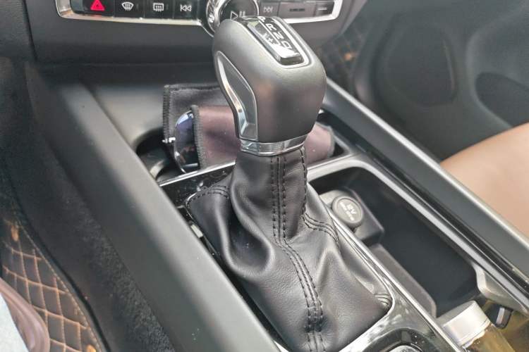 Used Volvo XC60 2019 T5 4x4 Zhiyuan Edition China VI Standard Gear Lever