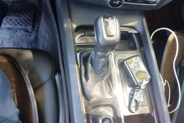 Used Volvo XC60 2019 T5 4x4 Smart Edition China V Standard Gear Lever