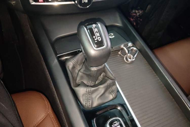 Used Volvo XC60 2019 T5 4x4 Smart Edition China VI Standard Gear Lever