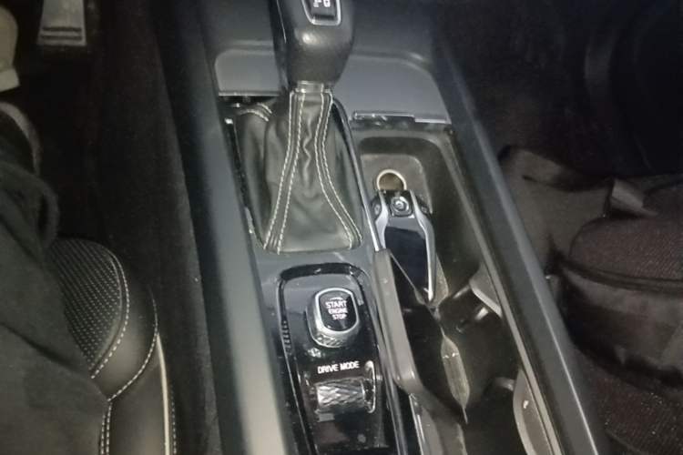 Used Volvo XC60 2019 T5 4x4 Zhiyuan Sport Edition China V Standard Gear Lever