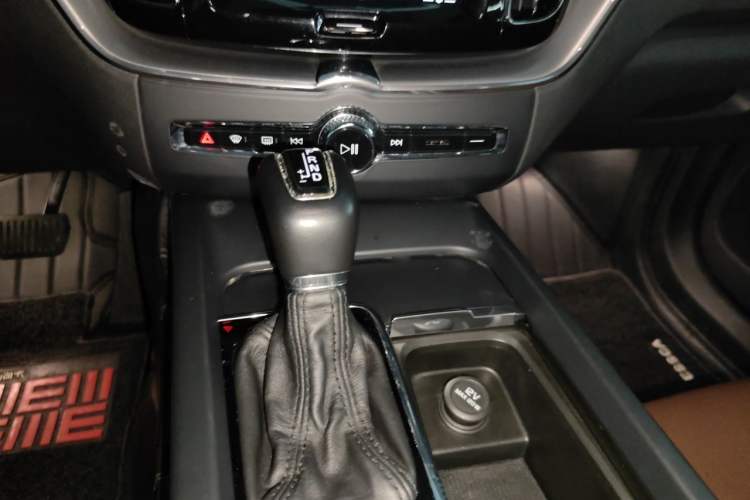 Used Volvo XC60 2019 T5 4x4 Smart Edition China V Standard Gear Lever