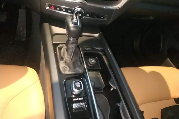 Used Volvo XC60 2019 T5 4x4 Smart Edition China V Standard Gear Lever