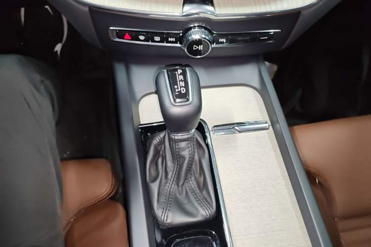 Used Volvo XC60 2019 T5 4x4 Zhiya Luxury Edition China VI Standard Gear Lever